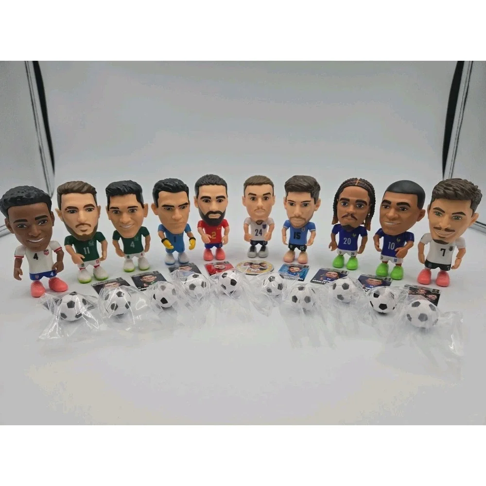 2026 Zuru Ballers Fifa World Cup Lot Of 10 Figurine w/ Field Plates and Balls